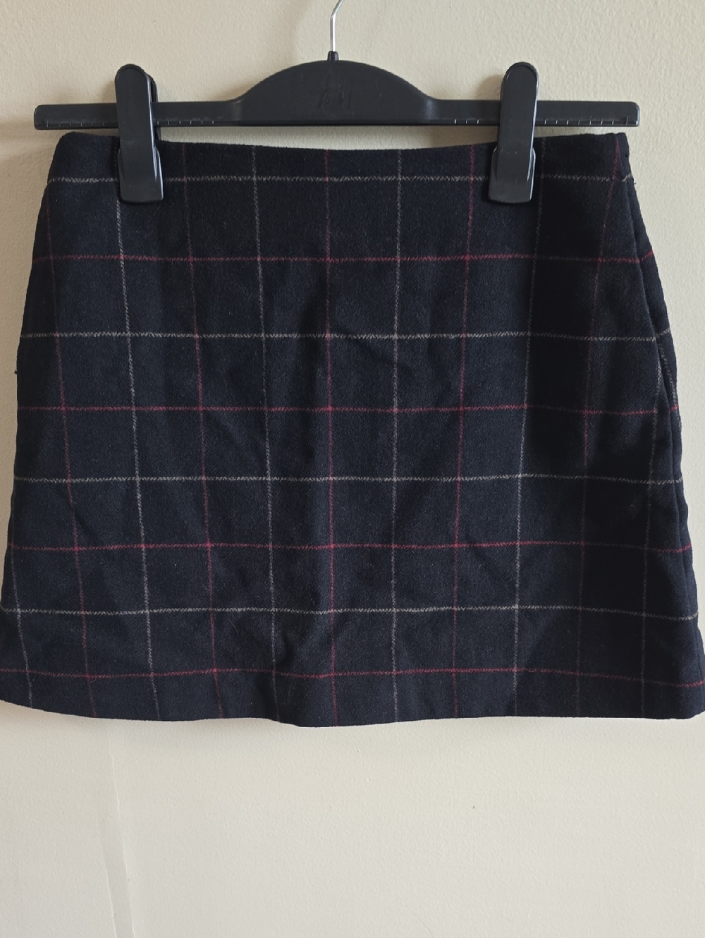 Uniqlo Wool Black Mini Skirt with Subtle Red and Gray Windowpane